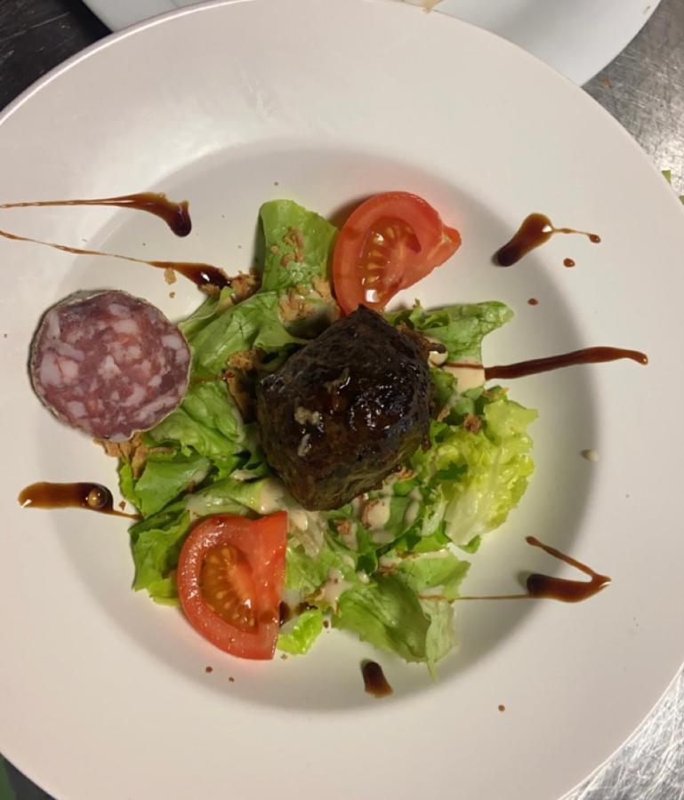 Hotel Restaurant La Renaissance Saint-Cirgues-en-Montagne Экстерьер фото